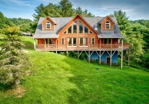 1 Awesome Skyview - Spectacular log home with hot tub and top of the line amenities!