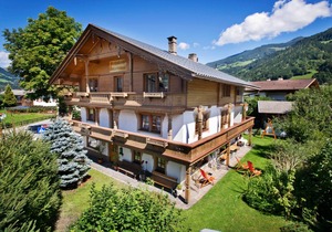 200 m² House ∙ 1 bedroom ∙ 8 guests