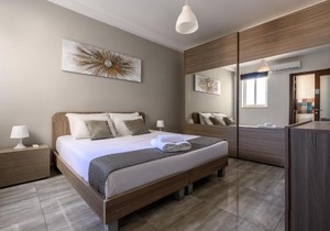 F11 Room 1, Private double room with private bathroom in shared Flat