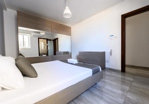 F9 Room 1, Private Double room with private bathroom in shared Flat