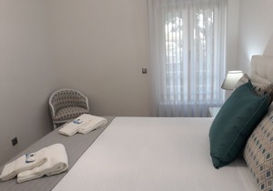 Magnificent house with pedestrian access to the river, the beach and the city center.