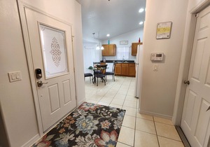 Private Pool, Spa, Games Room, close to Disney one story, gated with a BBQ