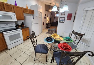 Private Pool, Spa, Games Room, close to Disney one story, gated with a BBQ