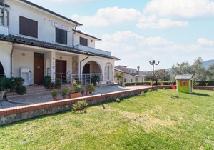 Tasteful holiday home in Priverno with garden