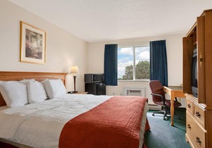 Travelodge by Wyndham Port of Tacoma WA