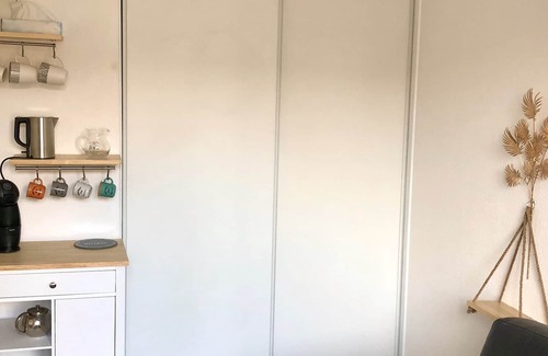 Fontaine Apartment | Élégant Studio Proche Tram, Parking Sécurisé