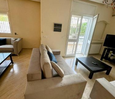 El Aouina Apartment | Étage de villa spacieux aux Jardins de la Soukra