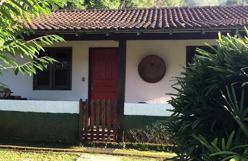 Lumiar House | Ótima casa localizada na Mata Atlântica com piscina enorme, sauna, trilhas para caminhadas e muito mais.