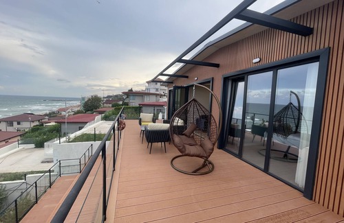 Osenovo Apartment | Ако искате да се наслаждавате на морските вълни на 1-ва линия на плажа .