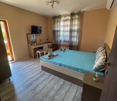 Vurshets House | Александровата Къща - Aleksandar Guest House with Garden and Pool