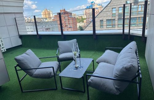 Shevchenkivs'kyi District Apartment | Апартаменти з терасою в центрі міста