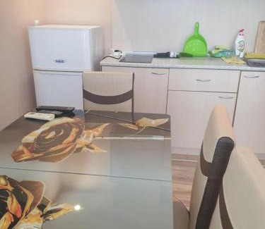 Saints Constantine and Helena Apartment | Апартамент Ален Мак