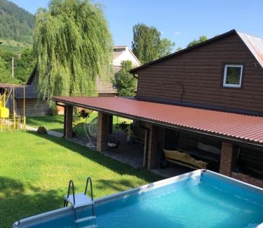 Mizhhirya House | Будинок з лазнею