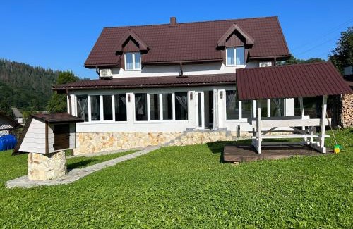 Soymy House | Вілла Смерекова хата