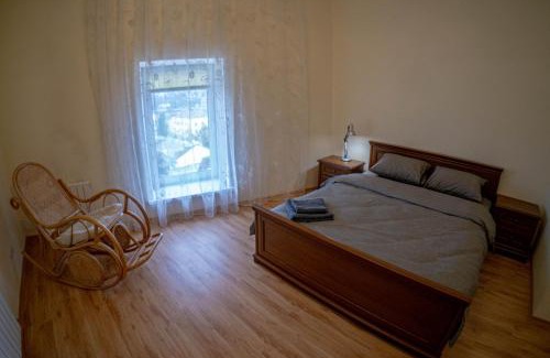 Podil Apartment | Двоповерхові автентичні апартаменти біля парку Шевченка
