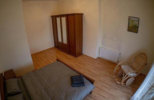 Podil Apartment | Двоповерхові автентичні апартаменти біля парку Шевченка