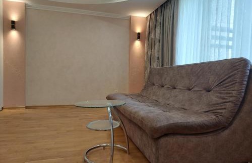 Lutsk Apartment | Класичний Люкс біля Порт сіті