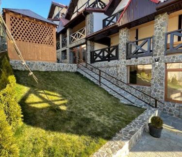 Bukovel Cabin | Котеджі “Друзі”