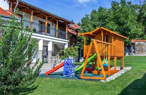 Karlovo House | Къща за приятели Недкови