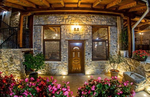 Karlovo House | Къща за приятели Недкови