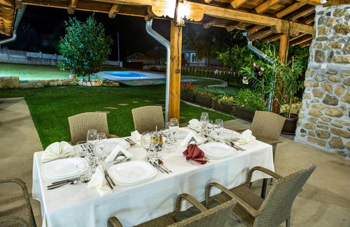 Karlovo House | Къща за приятели Недкови