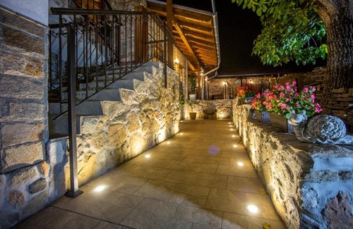 Karlovo House | Къща за приятели Недкови