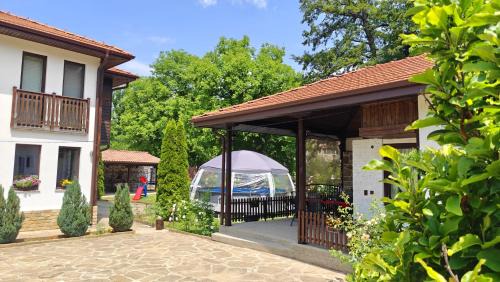 Tryavna House | Къщи за гости Тепавица - Pool & Coworking