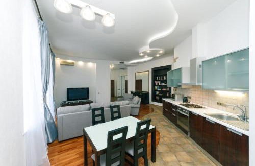 Khreshchatyy Yar Apartment | Майдан провулок Музейний 8-Б