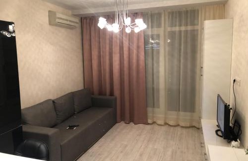 Svyatoshyns'kyi District Apartment | Нова затишна квартира Студіо плюс спальня біля метро Житомирська