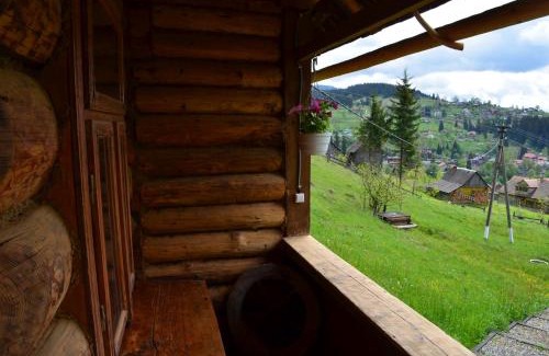 Vorokhta Apartment | Приватна садиба 'Світлиця гуцульщини"