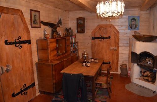 Vorokhta Apartment | Приватна садиба 'Світлиця гуцульщини"