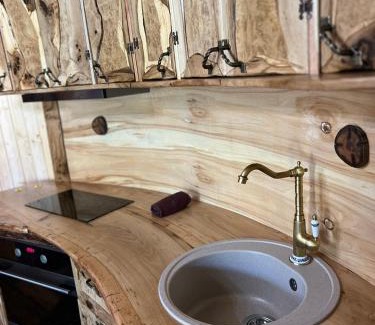 Krayni Dol Villa | Приказната къщичка на Смърфовете