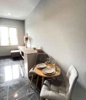 Dobrovelychkivka Apartment | Просторий сучасний світлий номер N4