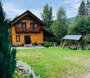 Mykulychyn House | Садиба Біля Річки