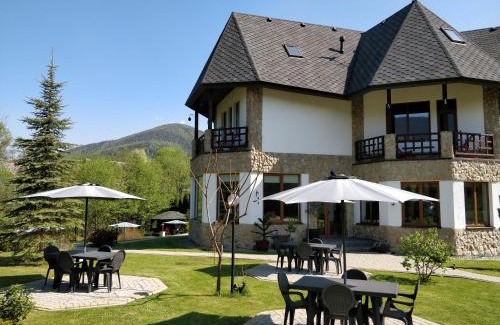 Tatariv House | Садиба "Градний Узвіз"