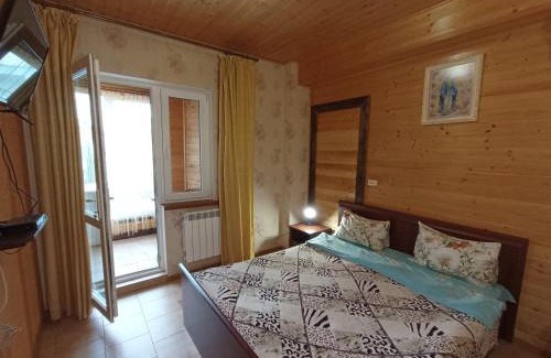 Skhidnytsya House | Садиба Леонтія