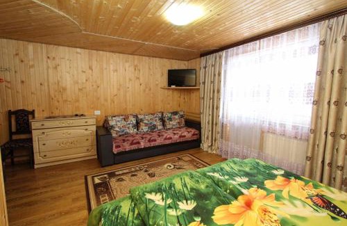 Yablunytsya House | Садиба "У Валентини"