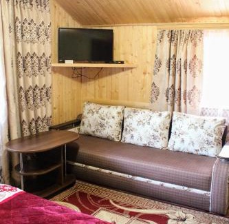 Yablunytsya House | Садиба "У Валентини"