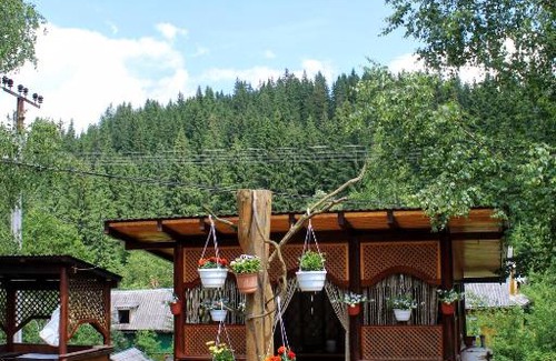 Yablunytsya House | Садиба "У Валентини"