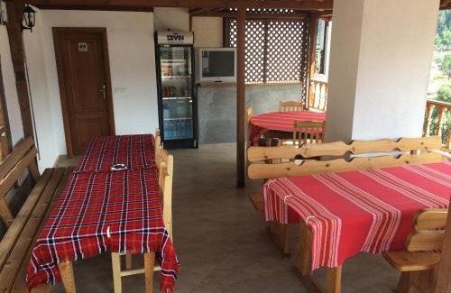 Devin House | Семила