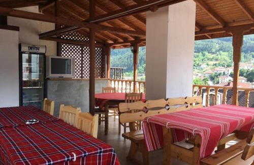 Devin House | Семила