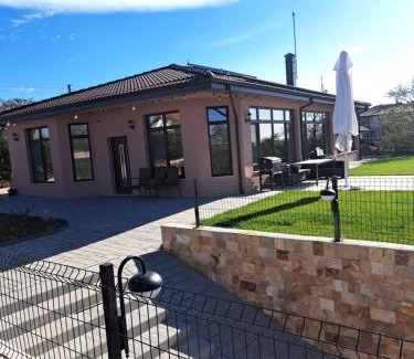 Avren Villa | Слънчевите Къщи-село Китка