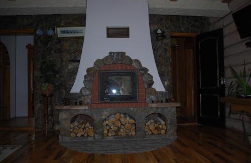 Pochaiv House | Смерекова хата