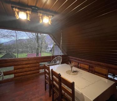 Nyzhnje Selyshche House | Старий Млин