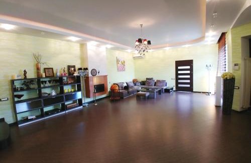 Odessa Villa | Сучасна Вілла з басейном на приватній території