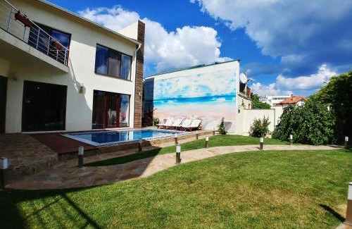 Odessa Villa | Сучасна Вілла з басейном на приватній території