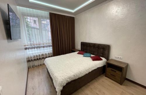 Prospekt Svobody Apartment | Тиха квартира з балконом в центрі біля Оперного театру!