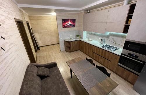 Prospekt Svobody Apartment | Тиха квартира з балконом в центрі біля Оперного театру!