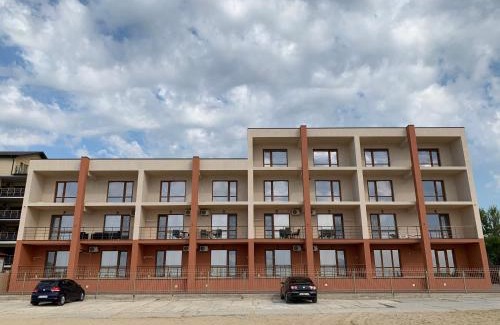 Karolino-Bugaz Hotel | Три Слона