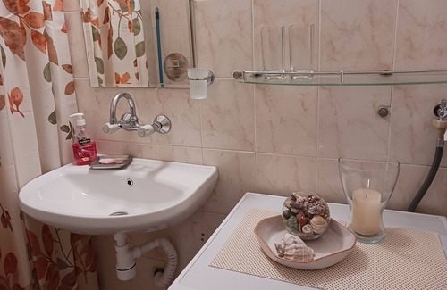 Serdika Apartment | Уютен апартамент в центърът на града. До търговски център, парк и метро.